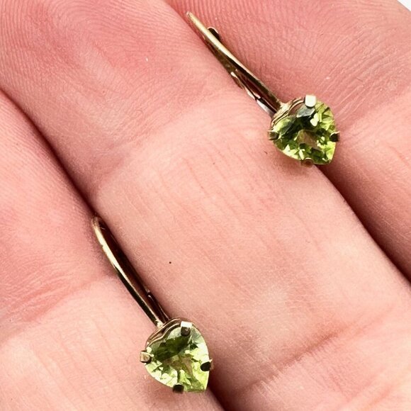 Estate Find 10k Yellow Gold Green Peridot Heart Pierced Earrings - Picture 1 of 5